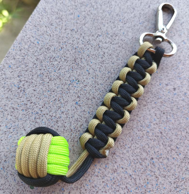 MONKEY FIST COBRA acélgolyós majomököl paracord  kulcstartó karabinerrel Fekete-keki-neonzöld