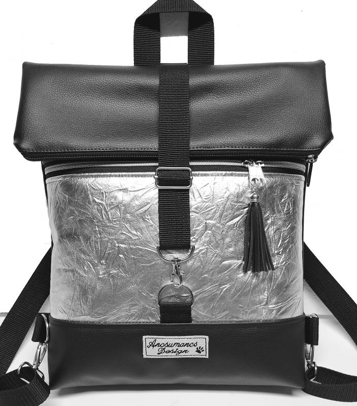 Roll Up Maxi dupla pántos hátizsák sok zsebbel - Elegáns fekete gyűrt mintás ezüsttel bojt dísszel