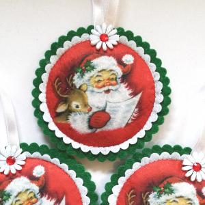 Dekoratív kézműves filc karácsonyfadísz dekoráció - Télapó kis rénszarvassal