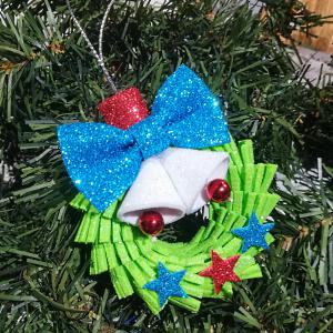 Kézműves csillogó harangos kiskoszorú karácsonyfadísz dekoráció 8cm kürkízkék masnis