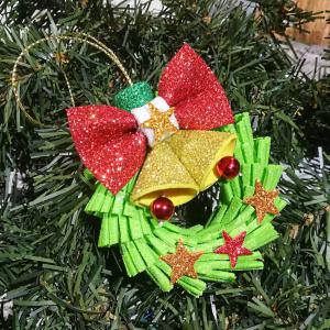 Kézműves csillogó harangos kiskoszorú karácsonyfadísz dekoráció 8cm piros masnis