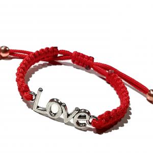 LOVE védelmező piros kabala makramé karkötő