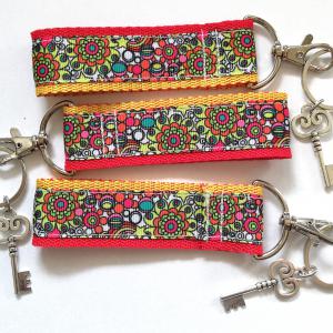 Szines mandalák heveder kulcstartó táskadísz karabinerrel karikával kulcs fityegővel