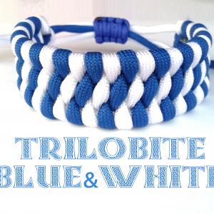 TRILOBITE férfi paracord karkötő kék-fehér ZTE