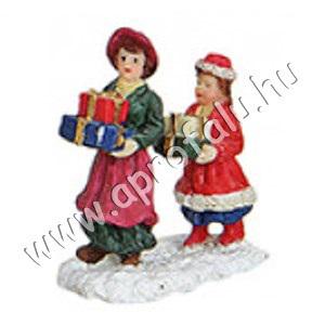 Barátnők ajándékokkal 4 cm