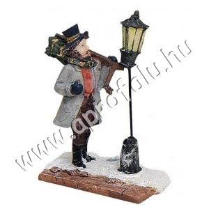 Férfi kandellábernél létrával a vállán