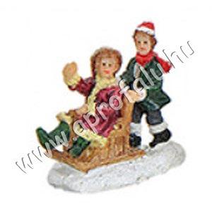 Férfi szánkón tolja feleségét 4 cm