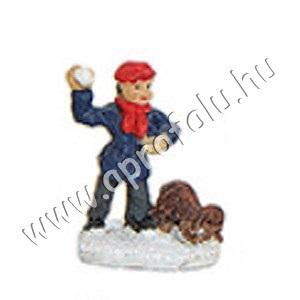 Hógolyózó fiú kutyussal 3 cm