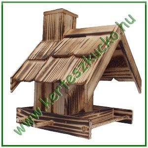 Madáretető fából, nyeregtetővel, kis házzal