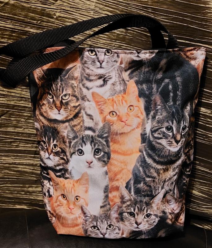 Macskás erős, vízlepergetős táska